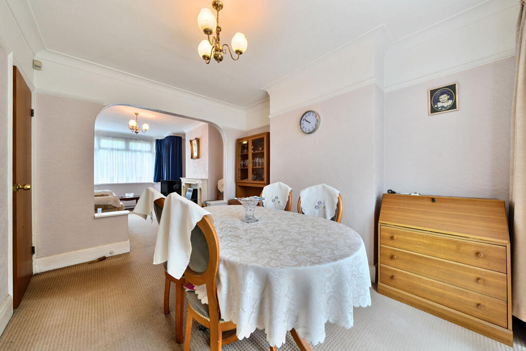 1295837-15-682d9b...