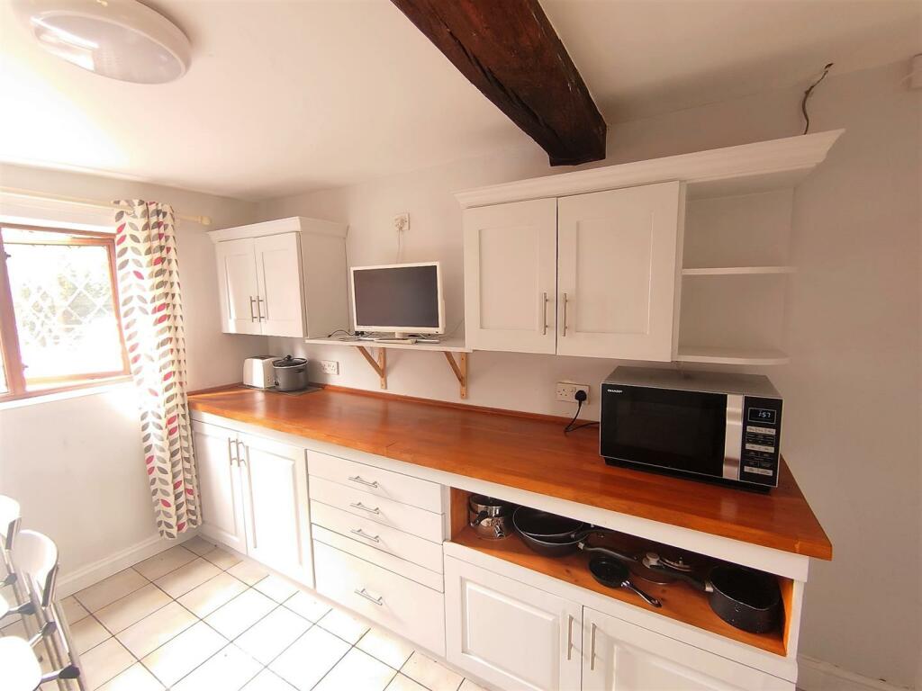 Kitchen b S.jpg