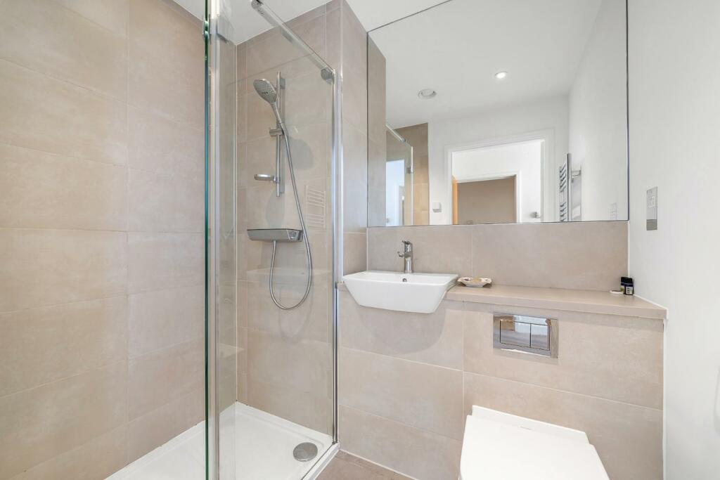 En-Suite Bathroom.JPG