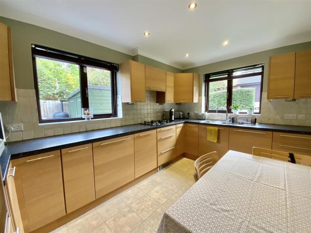 Kitchen/ Breakfast Room