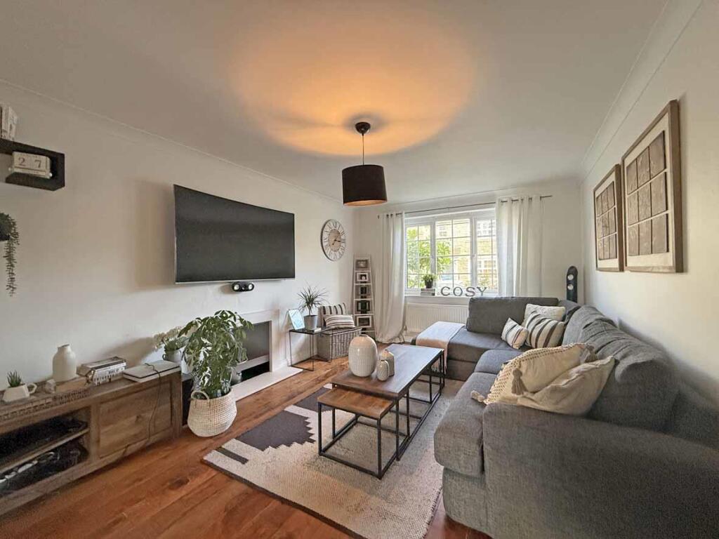 Aberdeen Avenue 100 Lounge 2.jpg