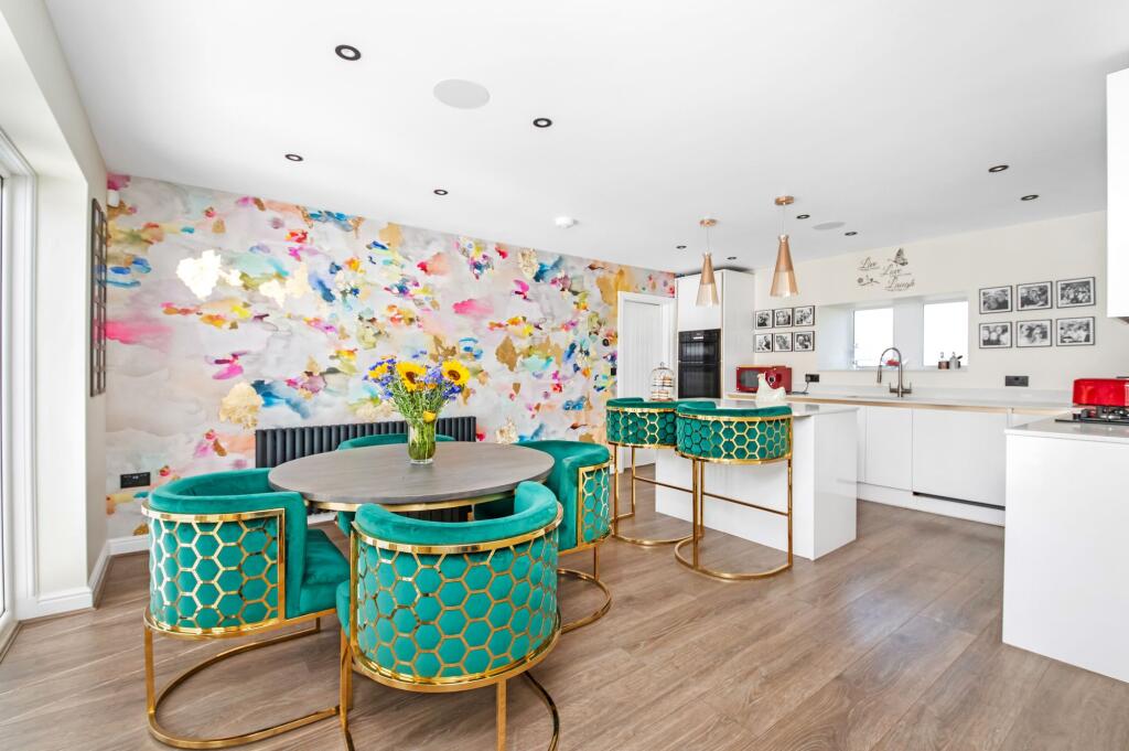 OPEN-PLAN DINING KITCHEN