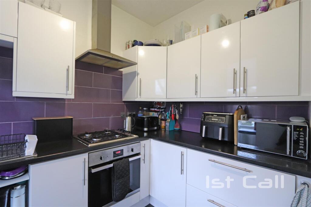 Kitchen1.jpg