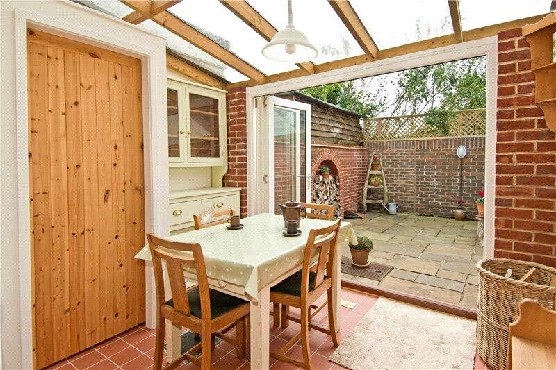 5 Postboys Row, Between Streets, Cobham, KT11 1AB