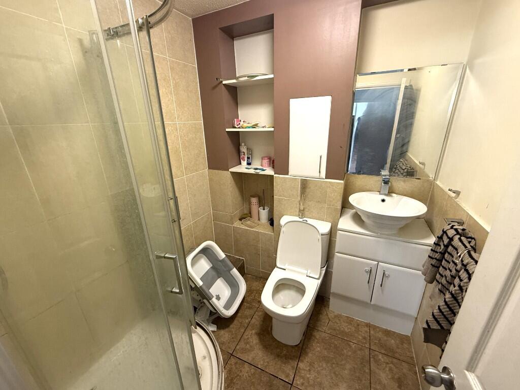 FITTED SHOWER ROOM