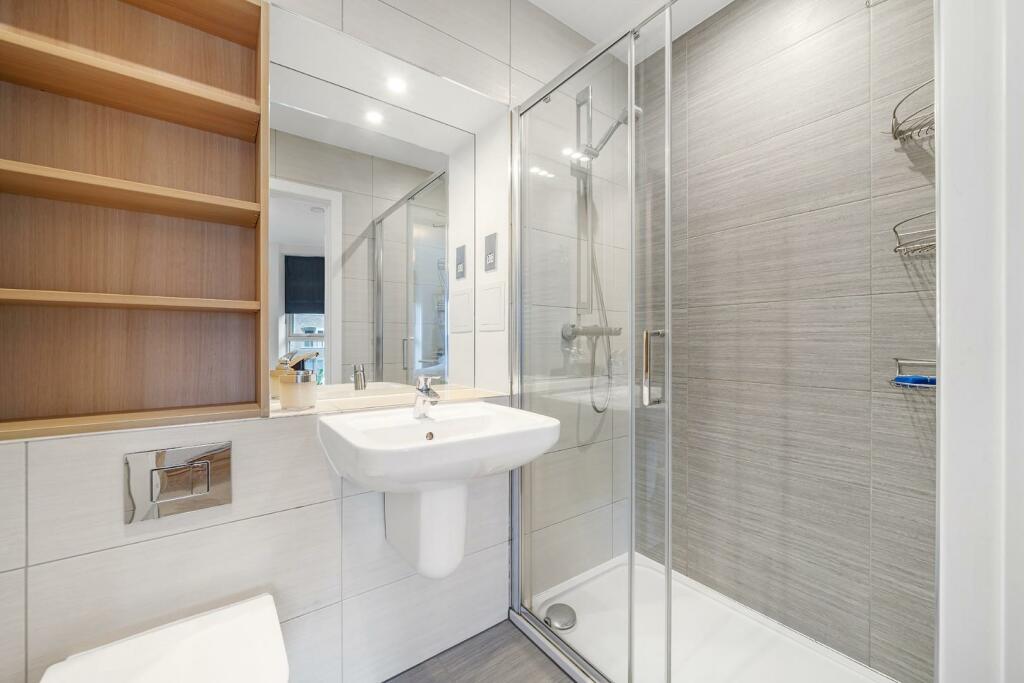 Ensuite.JPG