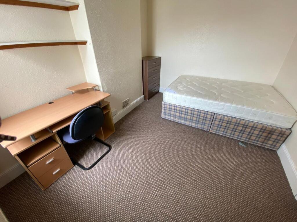 First Floor Middle Bedroom
