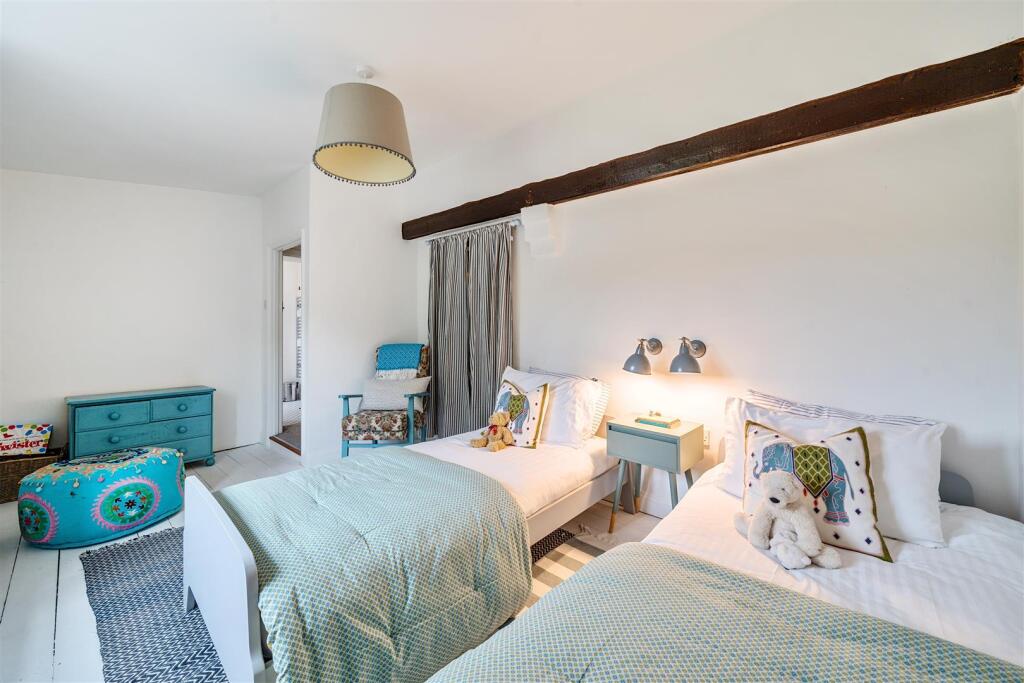 Twin bedroom