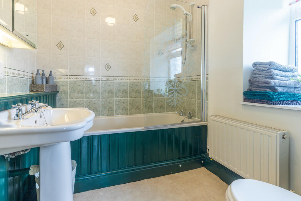 En-Suite Bathroom
