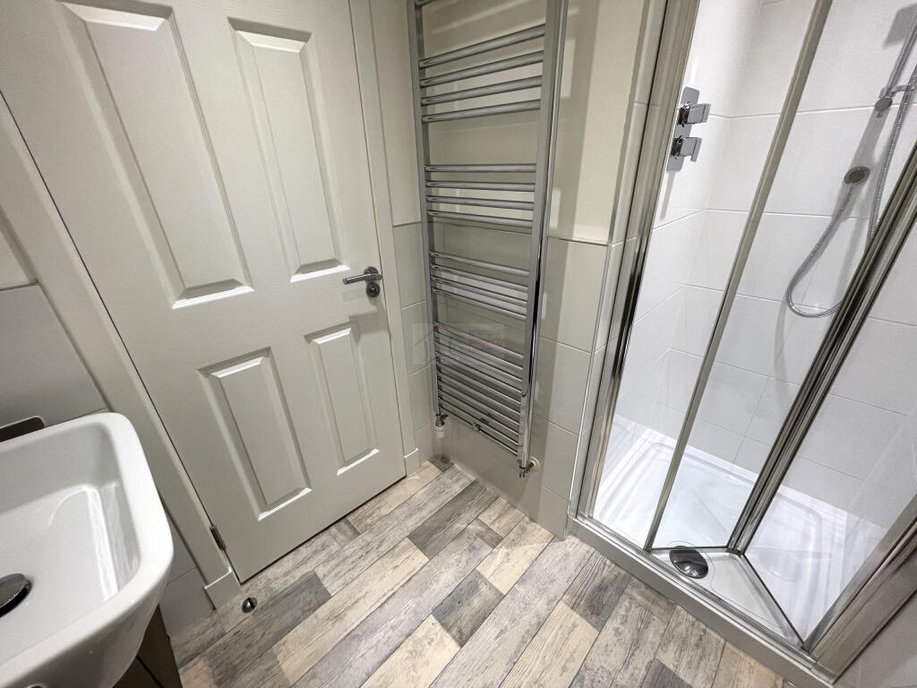 Ensuite b.JPG