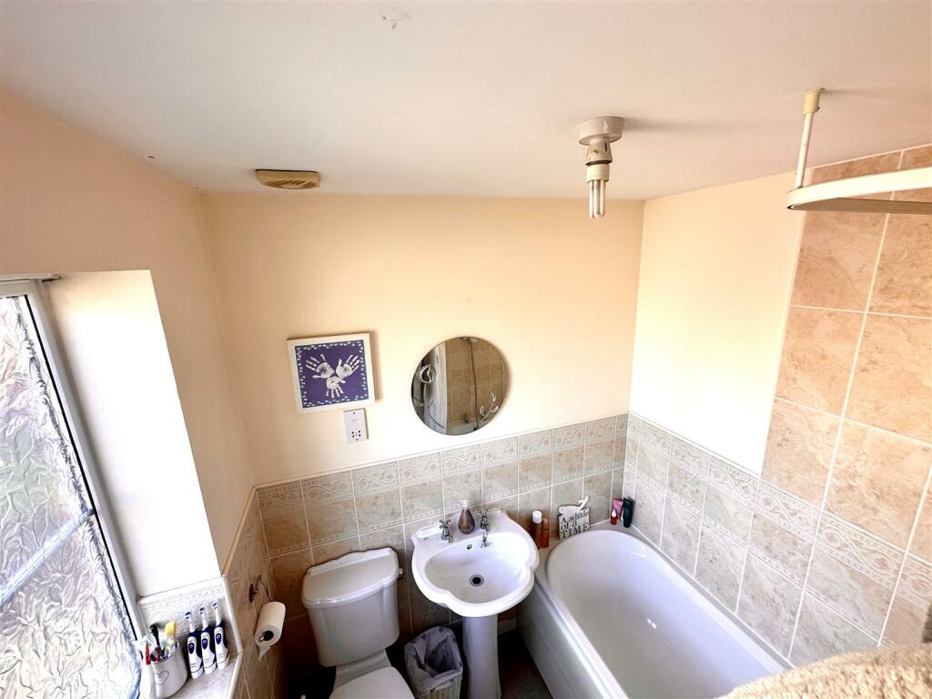 FAMILY BATHROOM