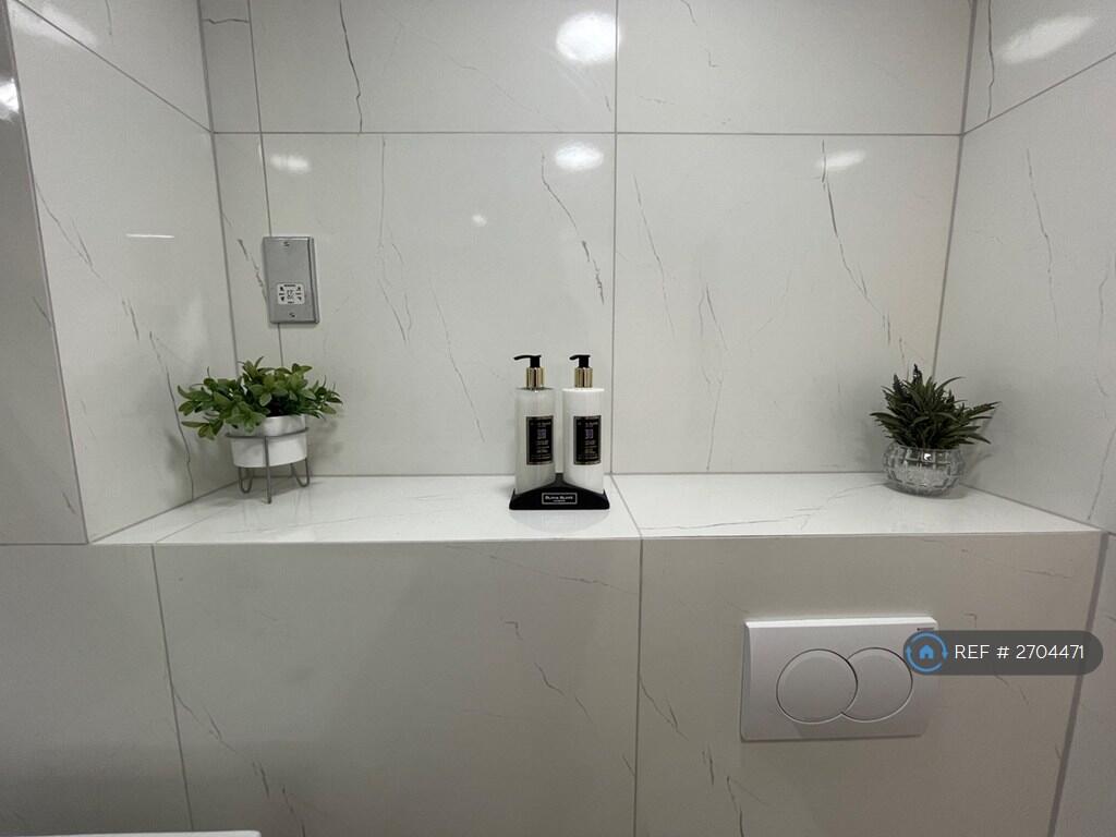 Ensuite Bathroom 