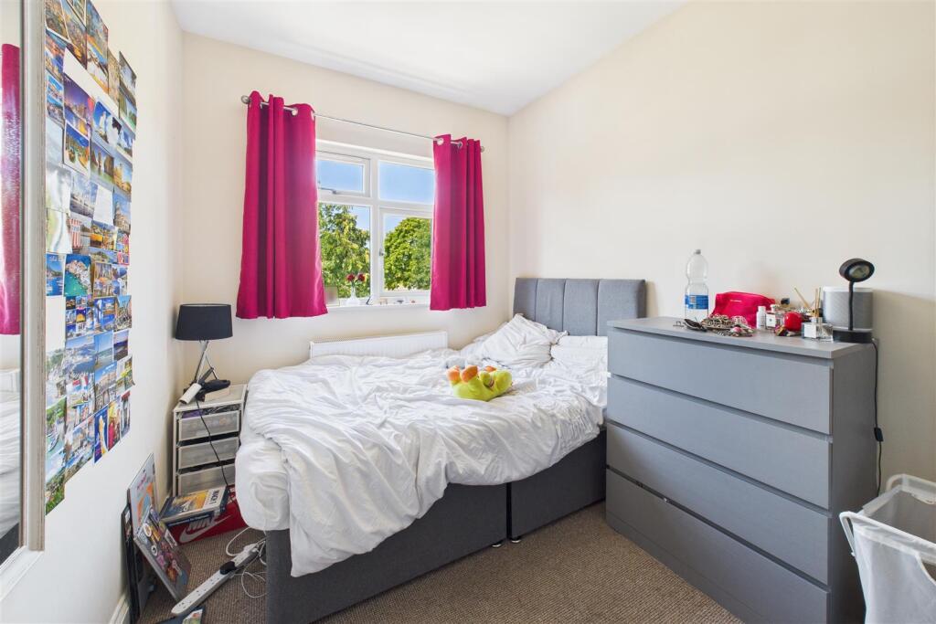 46 Frome Valley Road, Frenchay, Bristol BS16 1HE |