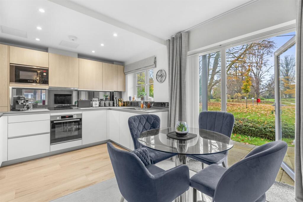Flat 39 Aspen Rd, HP10 9FA-7.jpg