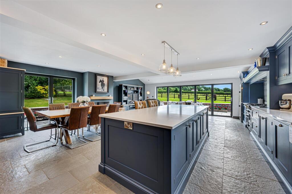 Kitchen/breakfast/sitting/dining room