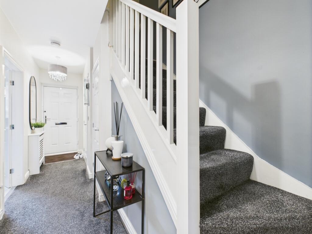 CAM03729G0-PR0075-STILL018