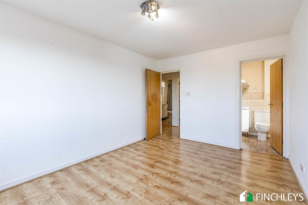 flat7westleighcourt122-124netherstreetlondonn128eu
