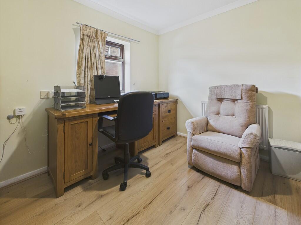 CAM04273G0-PR0136...