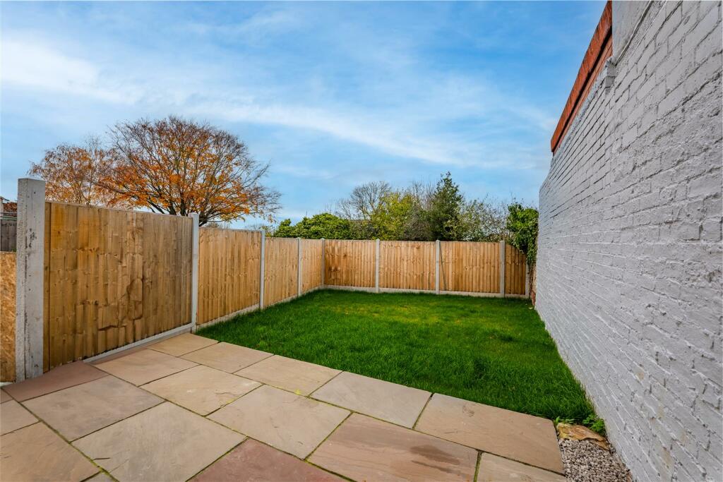 8 Bridle Road-11.jpg