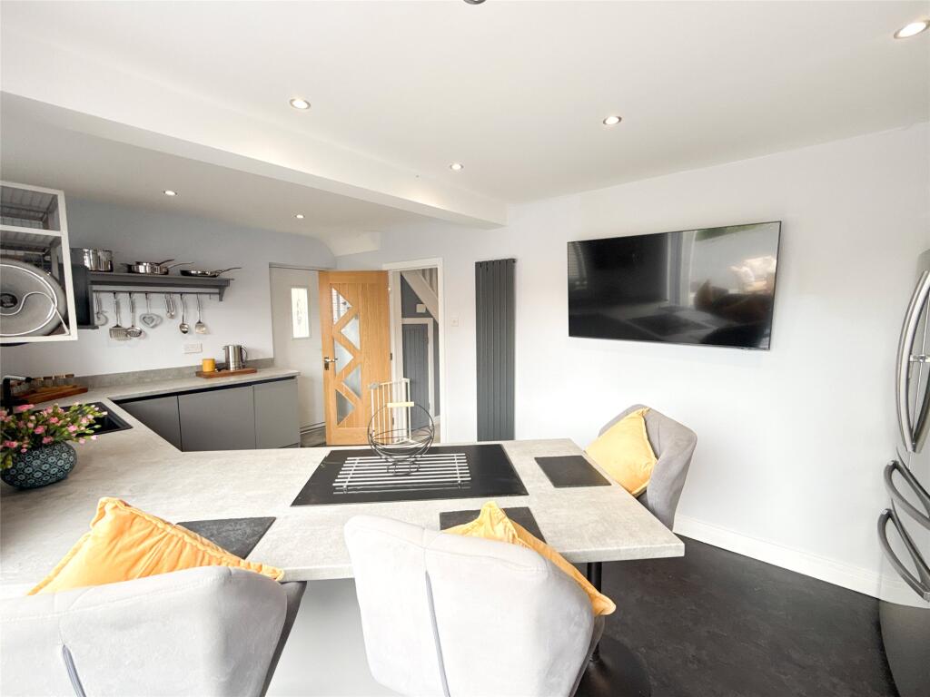 Breakfasting Kitchen