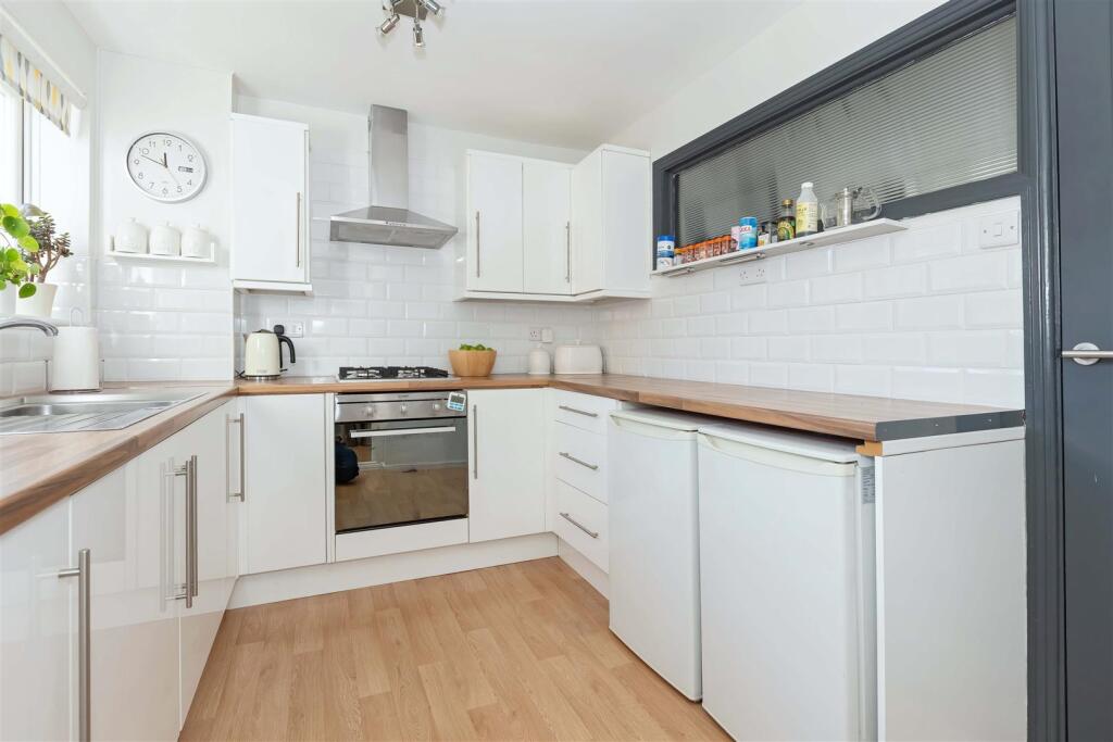 Meadway Court_12.jpg
