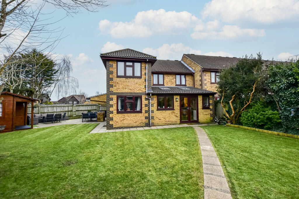 15 Alder Walk 5