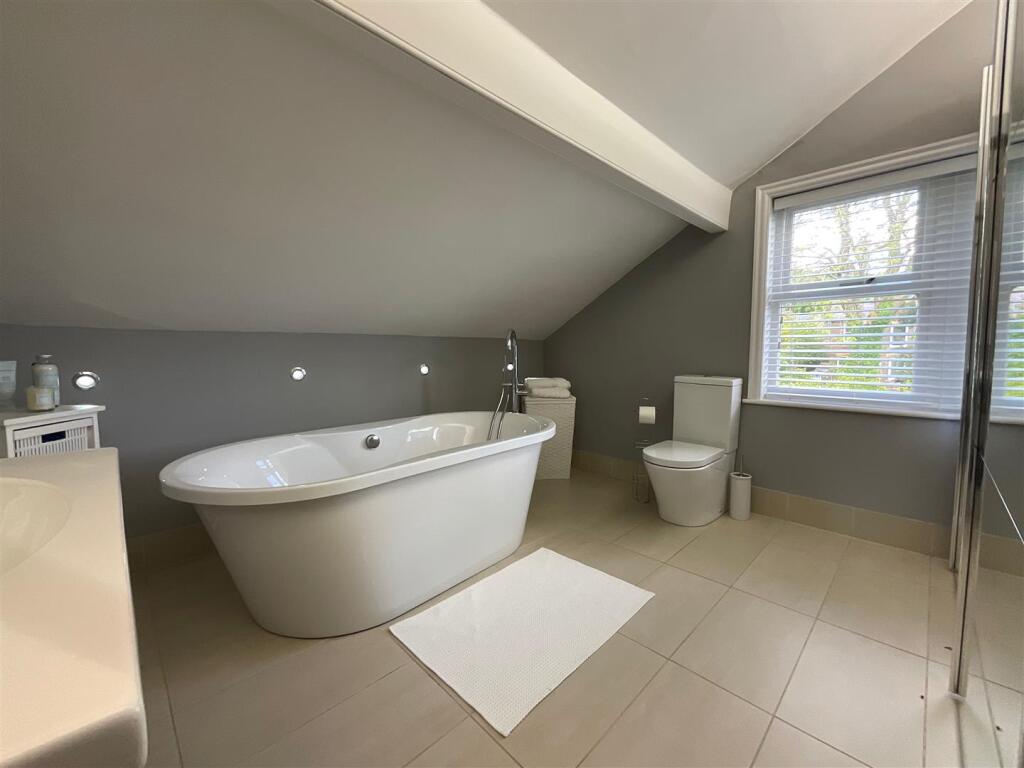 En-Suite Bathroom