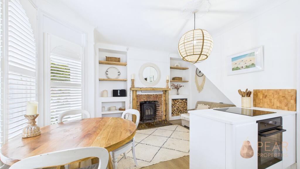 Kitchen / Living Area