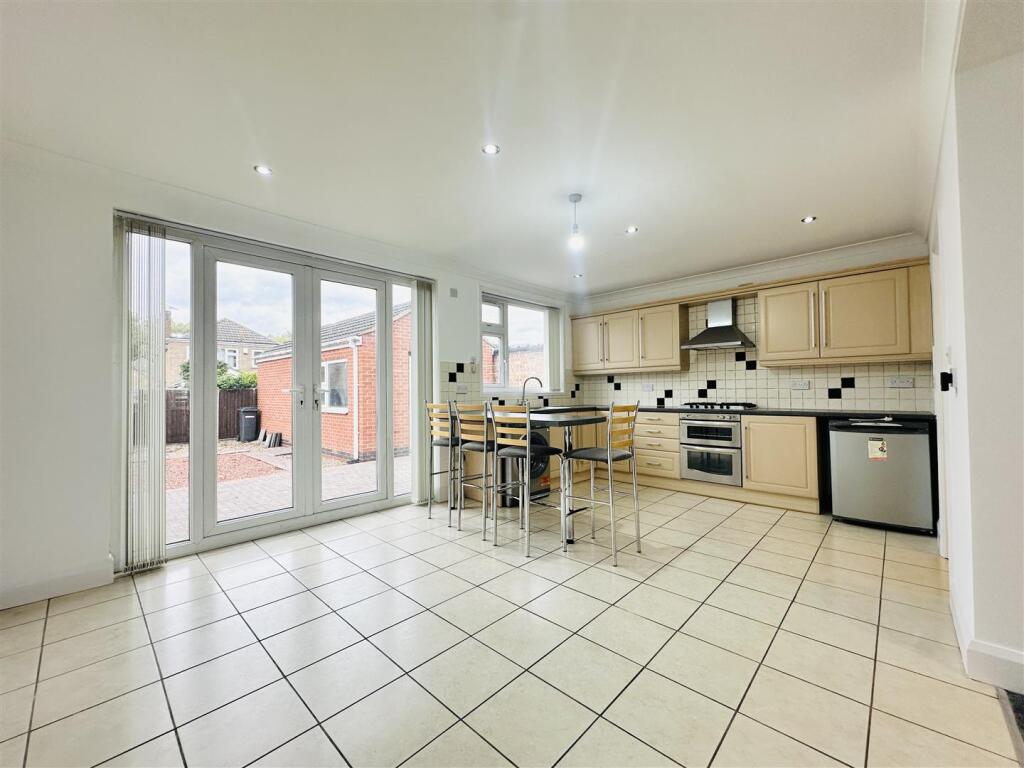 KITCHEN &amp; DINER