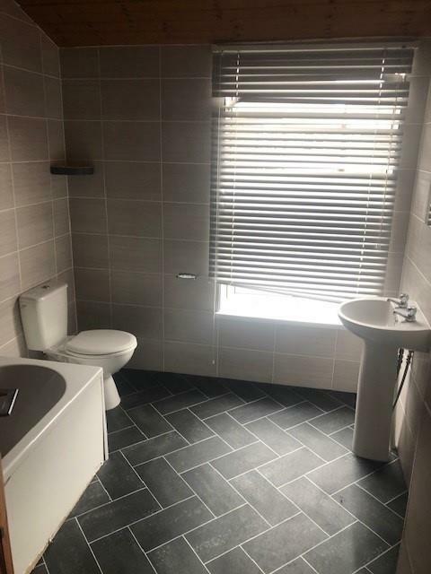 14 Mel Bathroom.jpg