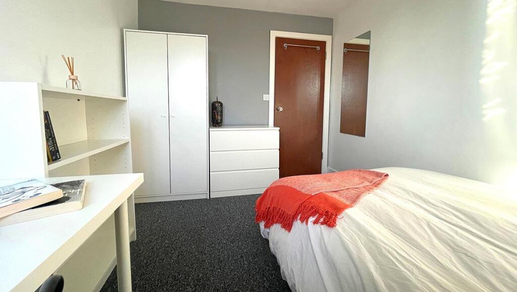 7-bed-student-house-hudson-road-portsmouth-(12).jp