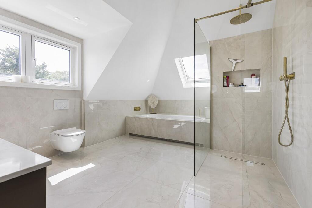 2 The Grove ensuite 1051320_preview.jpg