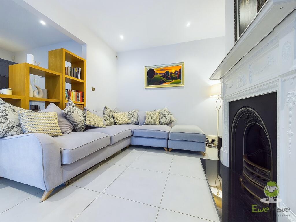 CAM01543G0-PR0103-STILL082