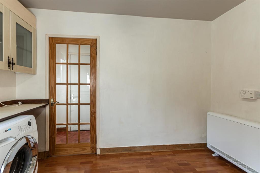 60 Priors Walk Melrose 09.JPG