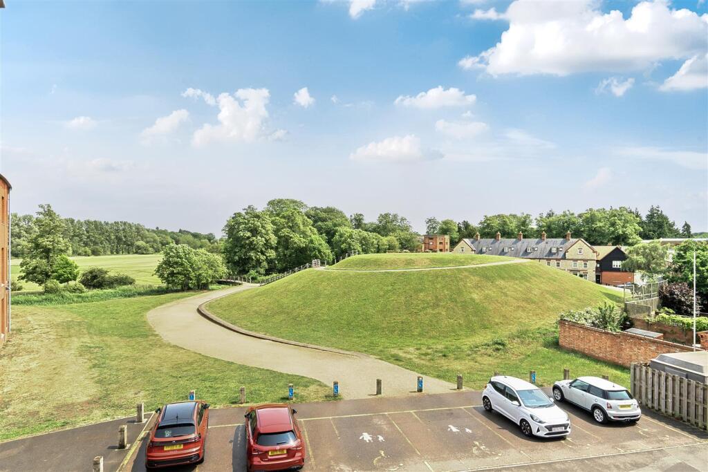 27 Moat Lane, Towcester (17).jpg