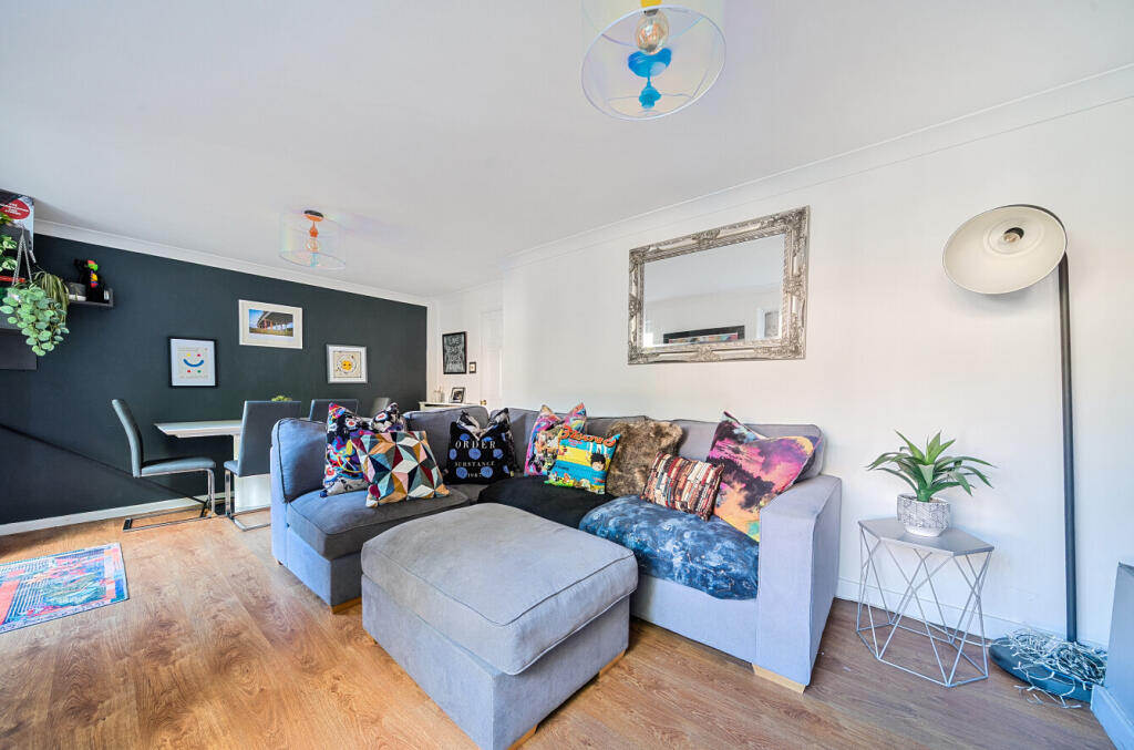 1313700-26-685af7...