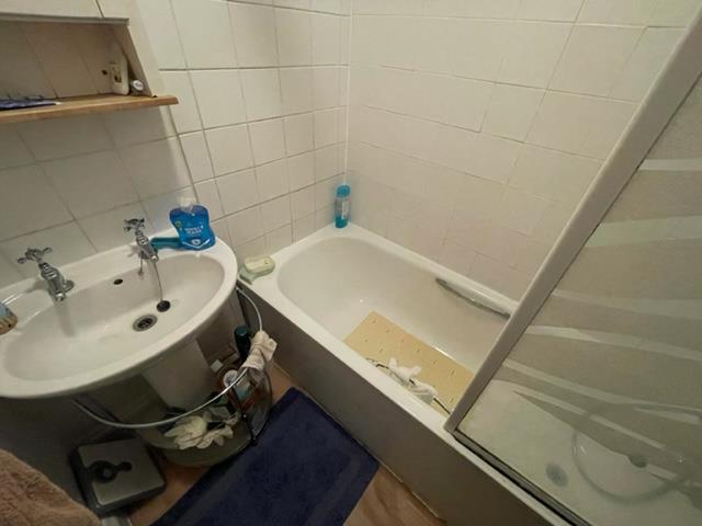 Bathroom 2.jpg