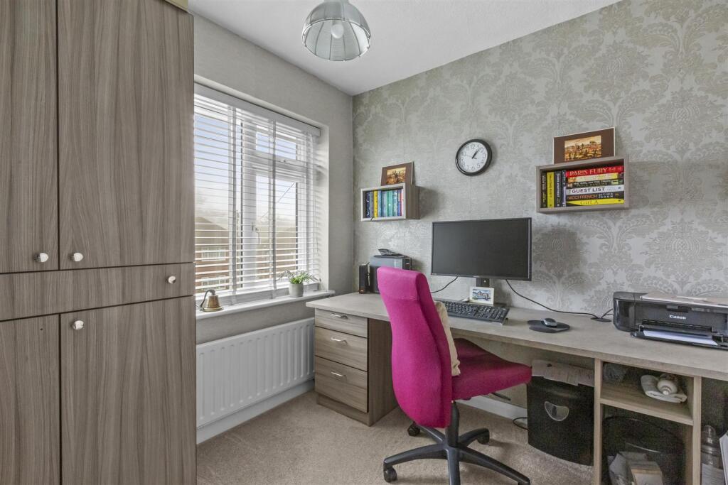 35 Ellsworth Rd, HP11 2TU-3.jpg