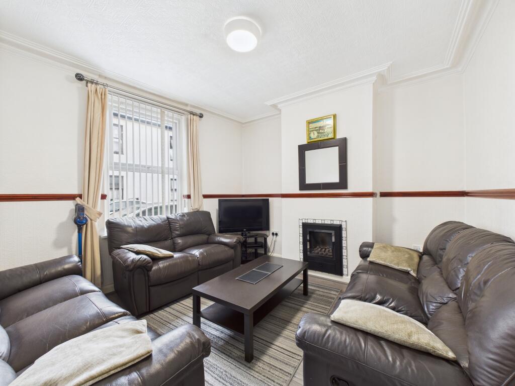 CAM04825G0-PR0145-STILL001