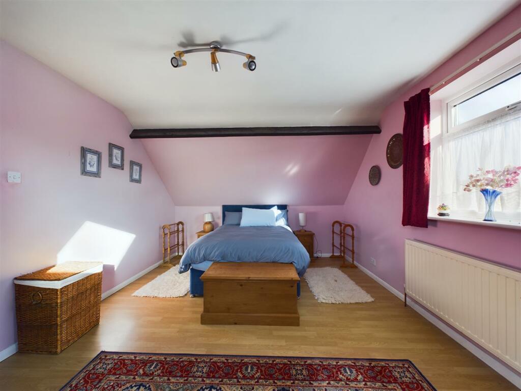 BEDROOM 4