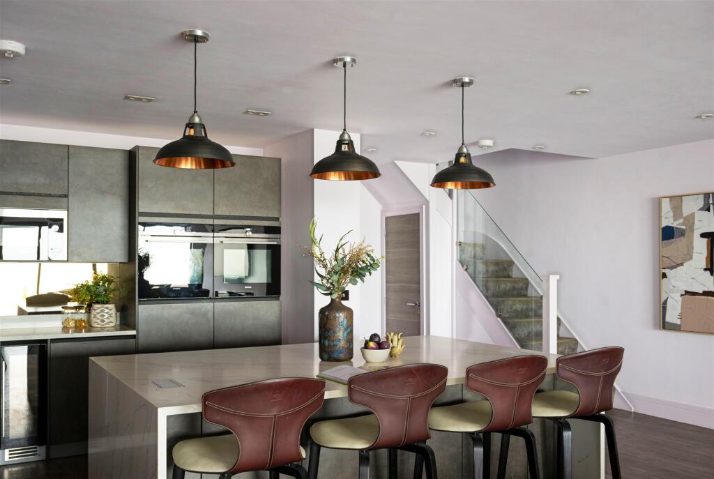 Kitchen/Breakast Area