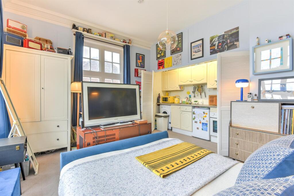 For Sale by Aspire Residential | Bath Road