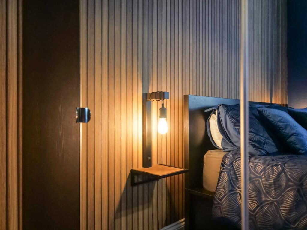 Bed 1
