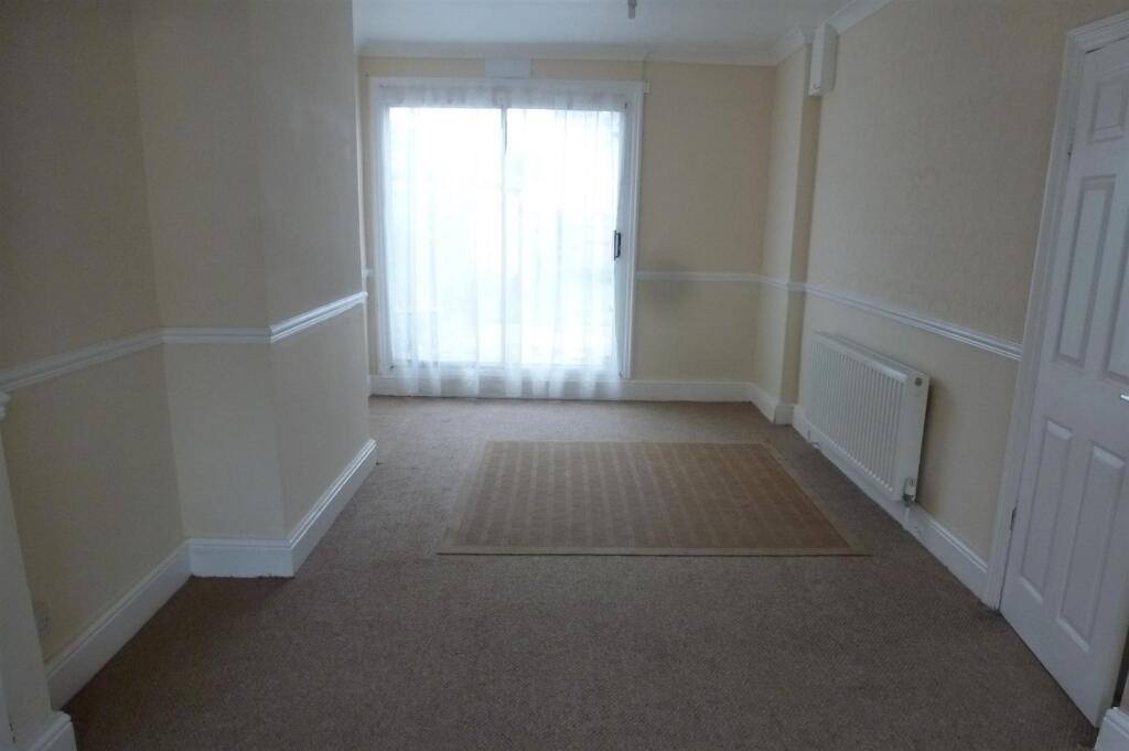 DINING AREA - PHOTOGRAPH