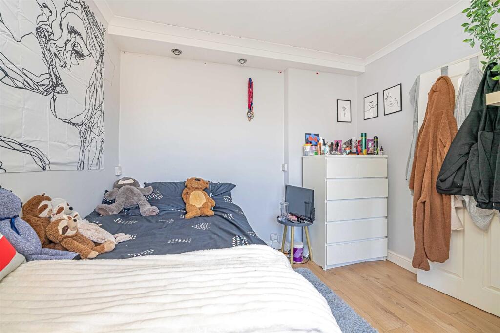 111B Wood Lane Isleworth, TW7-LOW RES-17.jpg