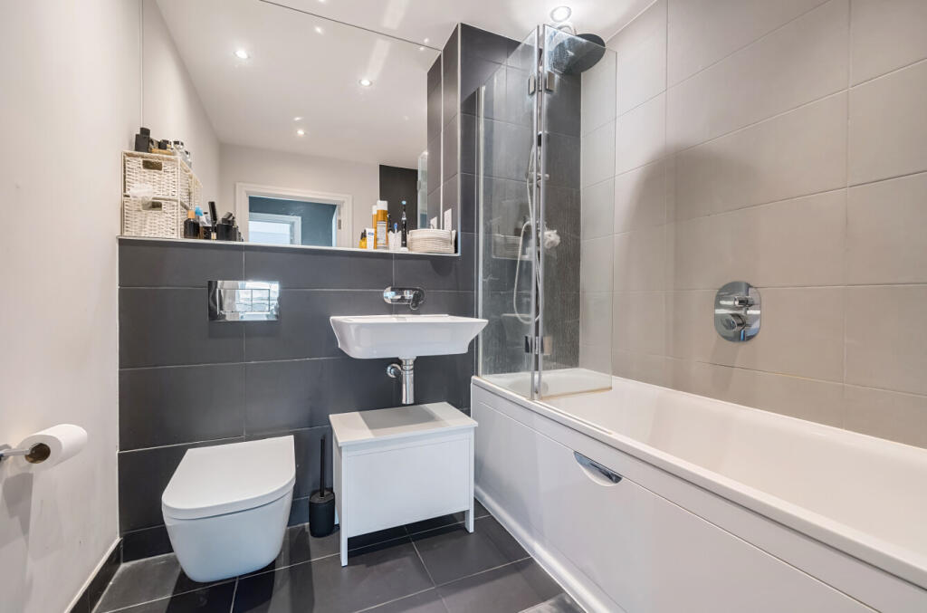 1383305-6-691c5d2...