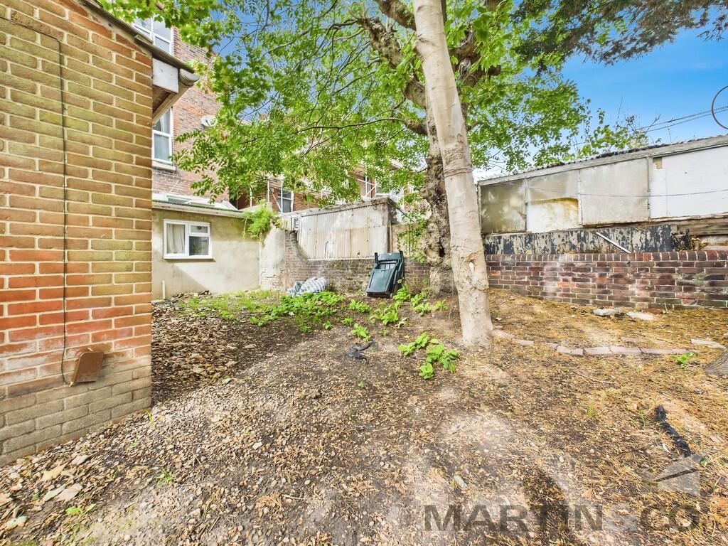 e362104b-CAM02697...