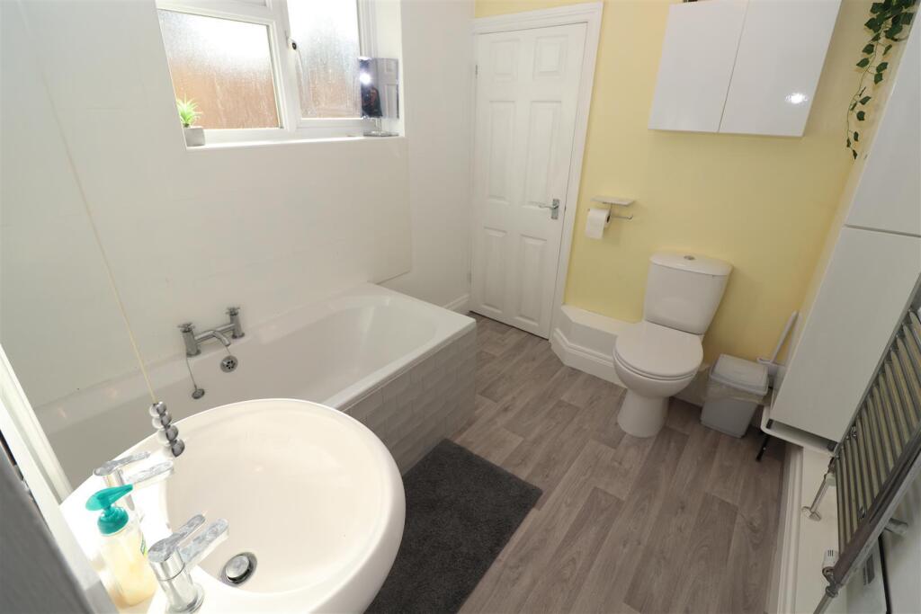 Ground Floor Bathroom / WC