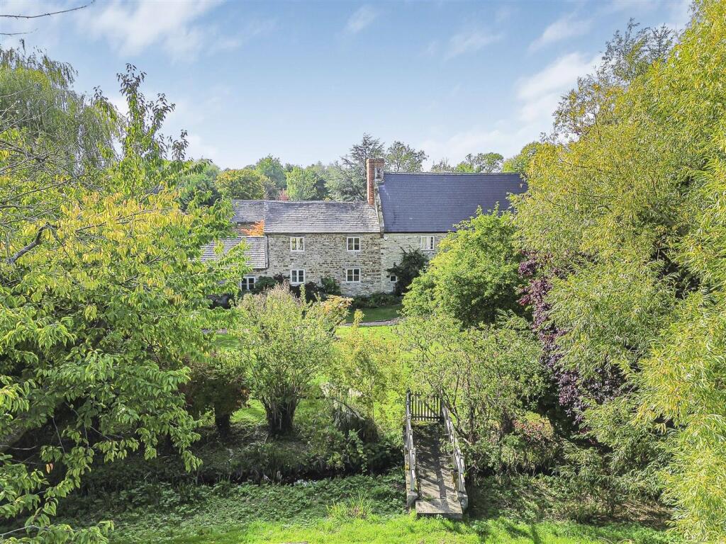 Lower End Farmhouse, 10 High Street South, Tiffiel