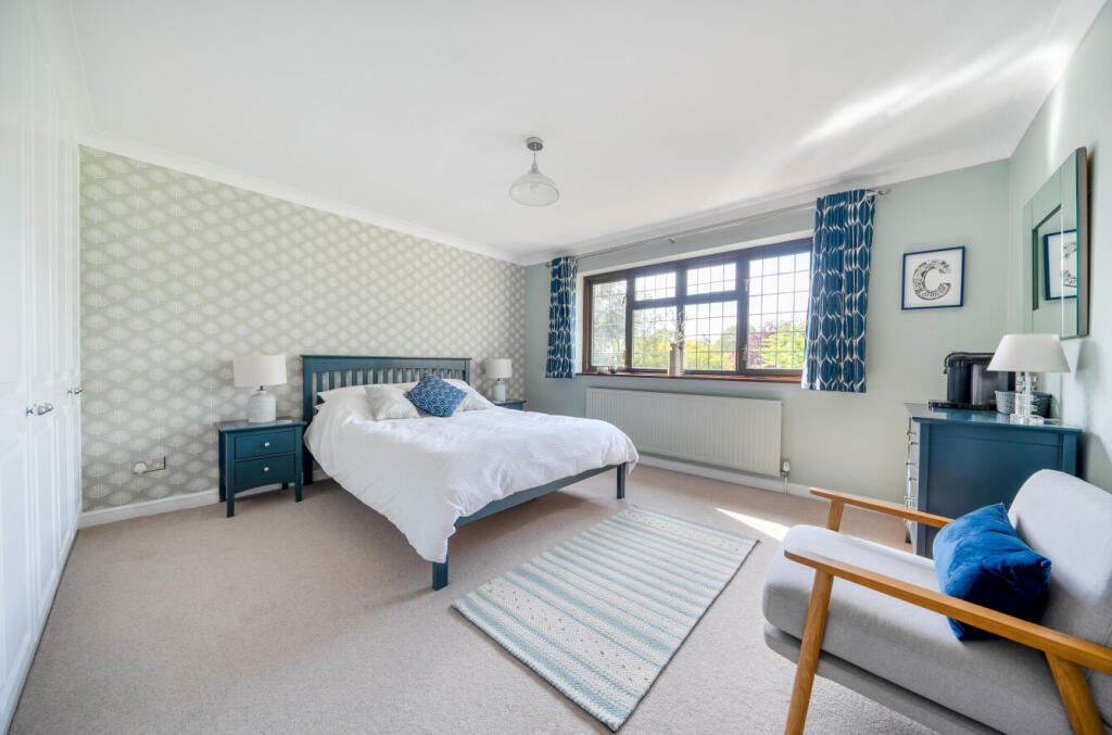 1360553-4-68dada9...